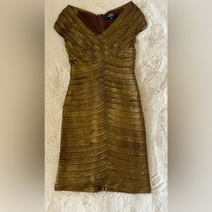 Tadashi Petite Collection Bodycon
Dress